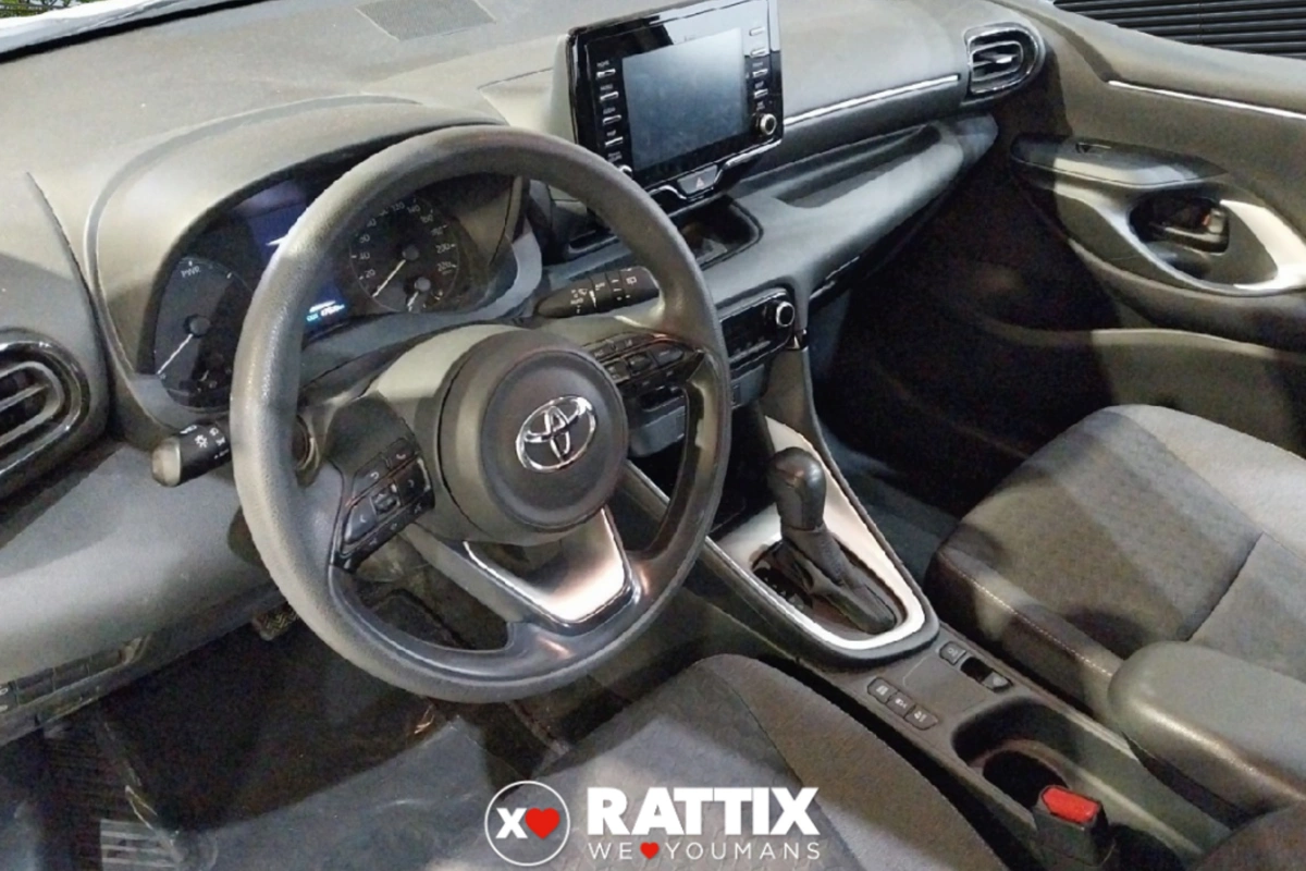 TOYOTA yaris iii 2017 Yaris 5p 1.5 Active