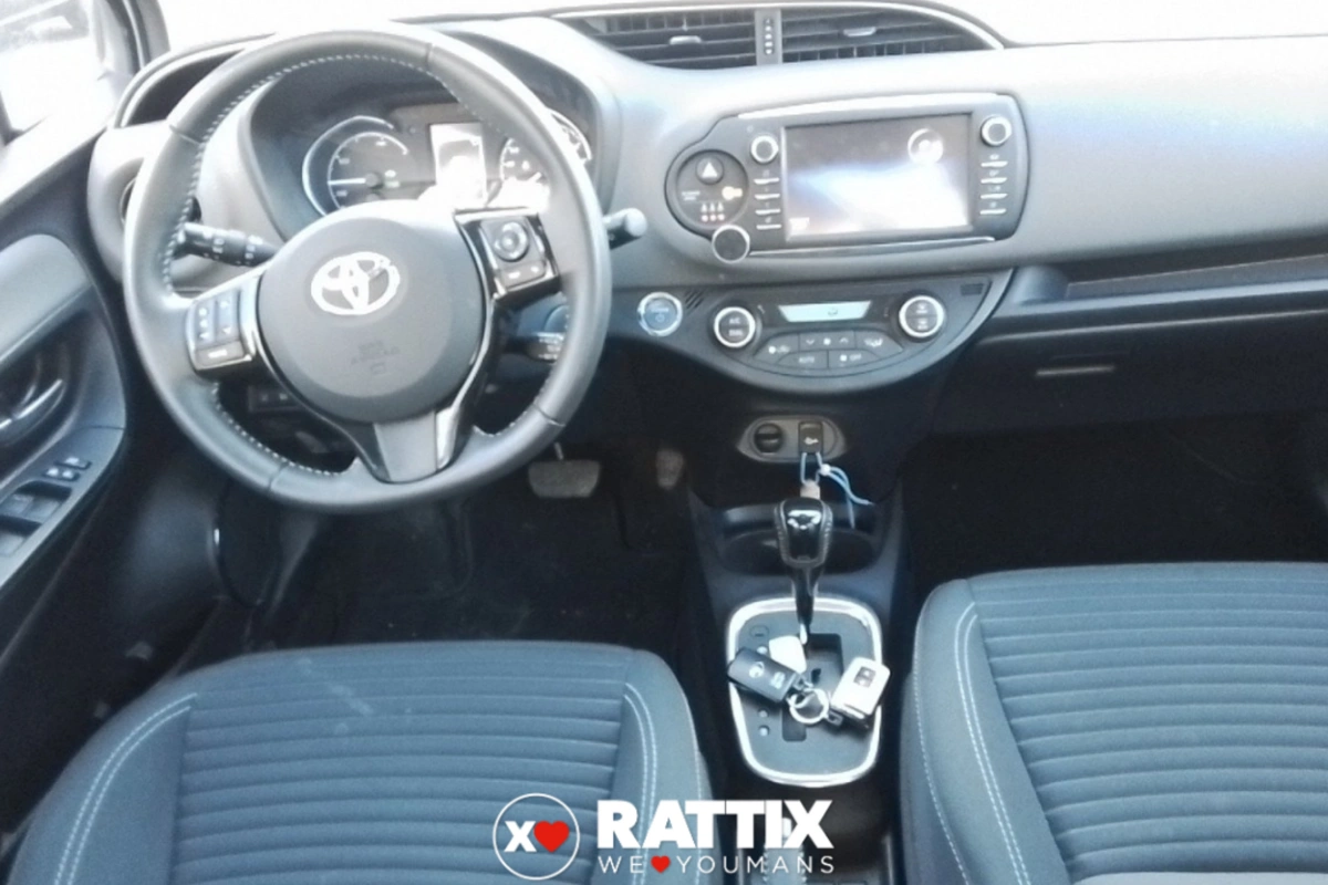 TOYOTA yaris iii 2017 Yaris 5p 1.5 Active