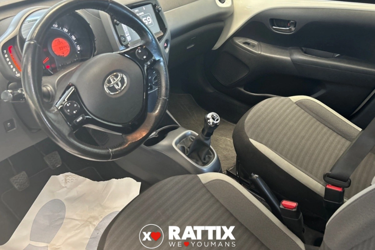 TOYOTA aygo ii 2018 5p Aygo 1.0 x-business 72cv