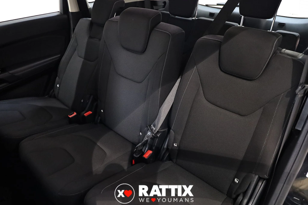 FORD S-Max 2.5 Duratec FHEV 190cv Titanium Aut. S-Max 2.5 Duratec FHEV 190cv Titanium Aut.