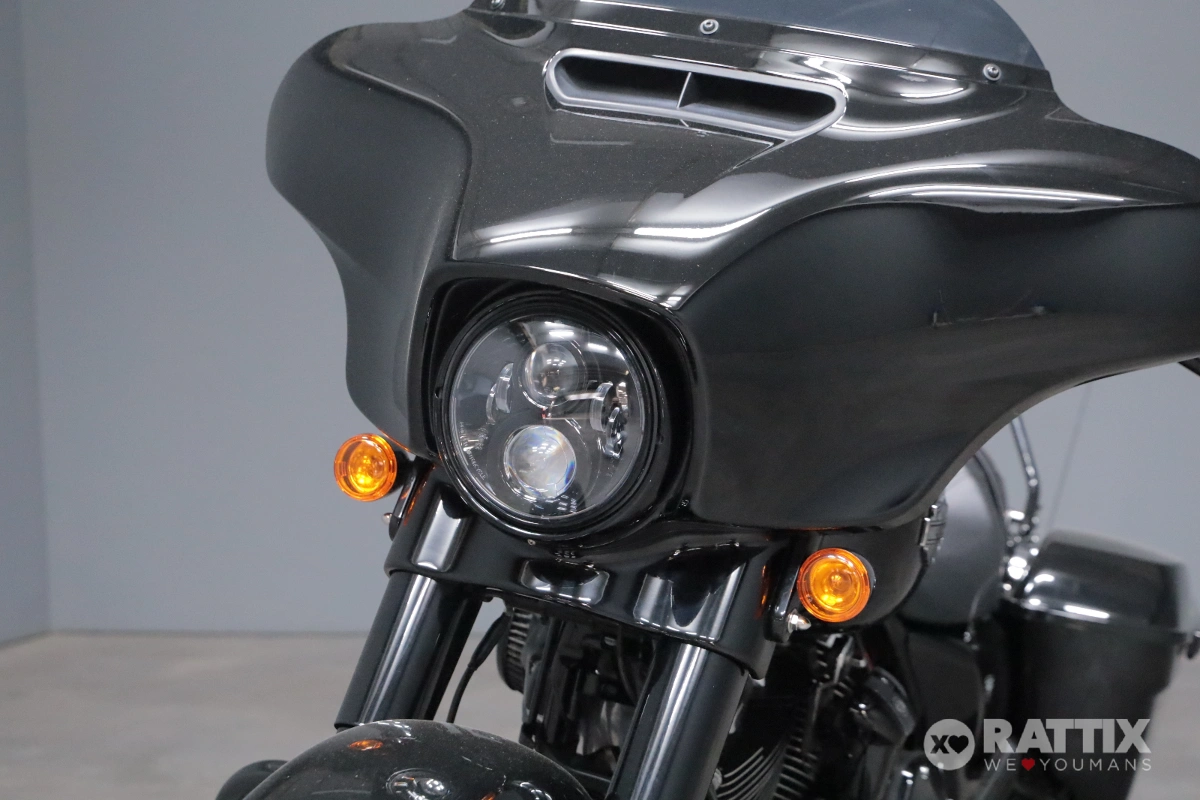 HARLEY DAVIDSON Street Glide 114 1868 Special black finish Pearl/Denim my21