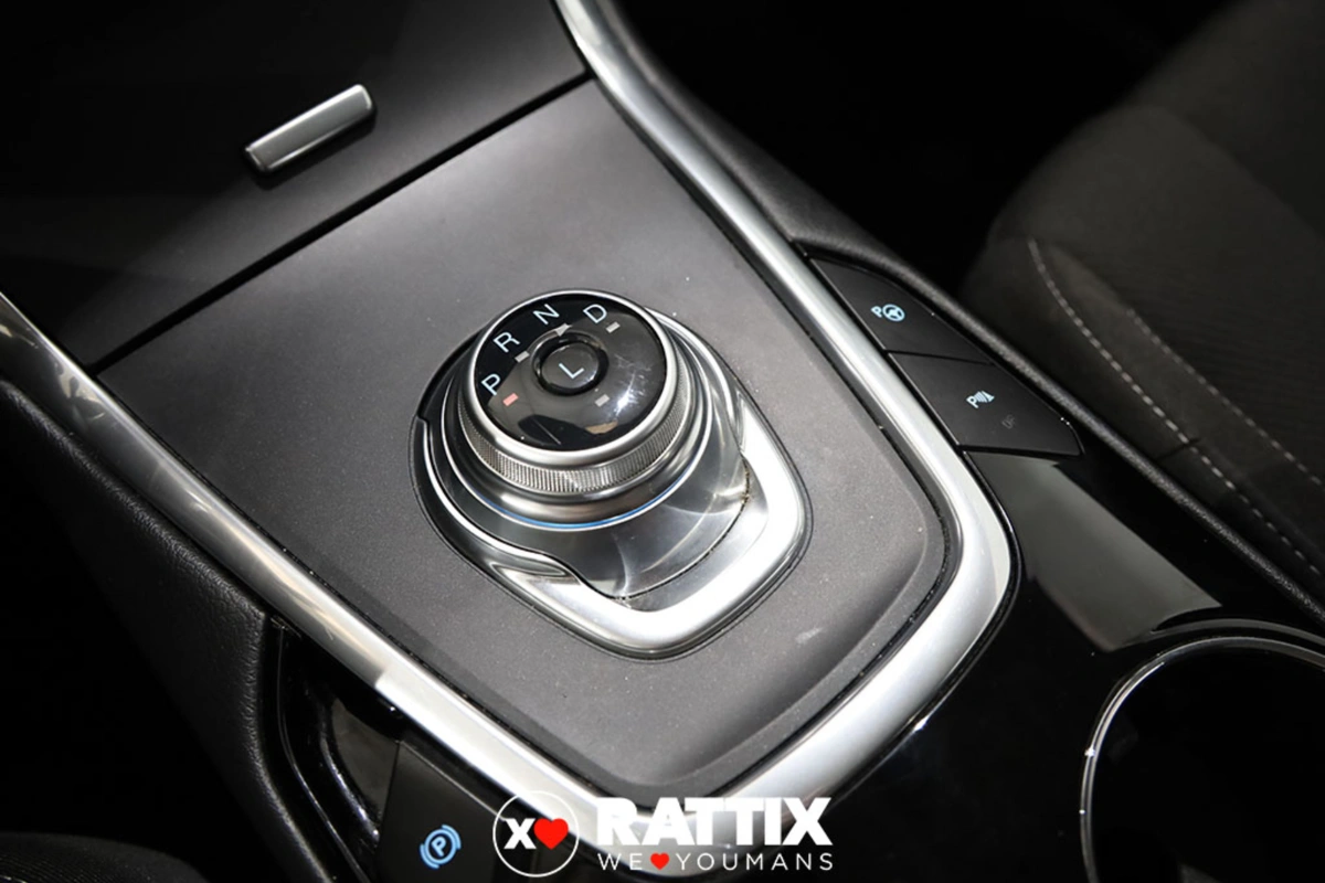 FORD S-Max 2.5 Duratec FHEV 190cv Titanium Aut. S-Max 2.5 Duratec FHEV 190cv Titanium Aut.