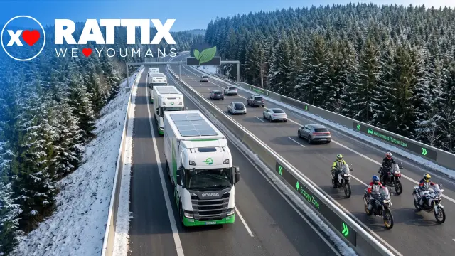 Moto in corsia d'emergenza e multe dimezzate: le novità