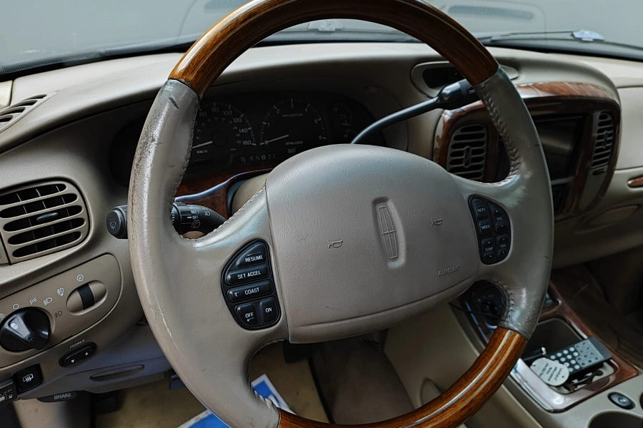 Lincoln Navigator 5.4 V8 GPL 300CV 4WD 7p.ti + barre portatutto Nero  Usato foto danni 48