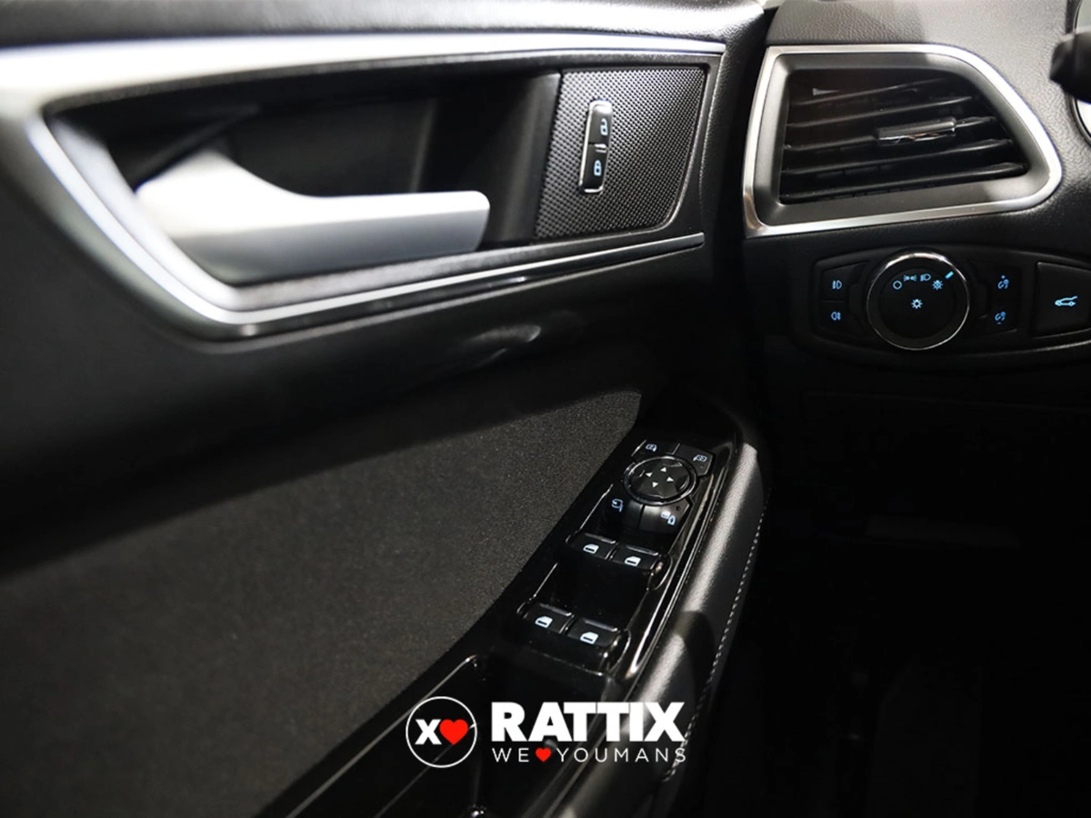 FORD S-Max 2.5 Duratec FHEV 190cv Titanium Aut. S-Max 2.5 Duratec FHEV 190cv Titanium Aut.